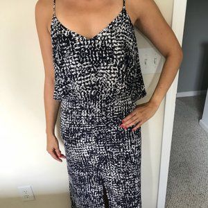 Classy and comfy White House/ Black Market Dress!